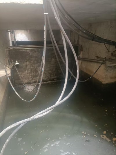 供应旋转式调节堰门：一种实用的水利工程设备